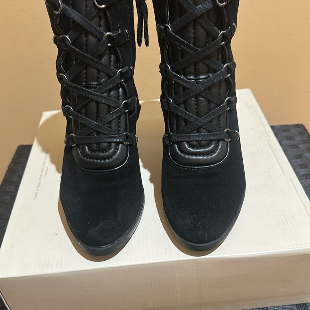 Elegant Black Women's Lace-Up Boots